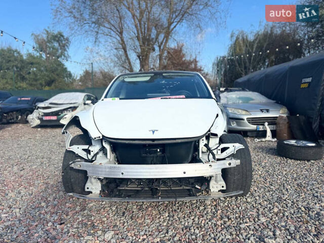 Білий Тесла Model Y, об'ємом двигуна 0 л та пробігом 70 тис. км за 14300 $, фото 1 на Automoto.ua