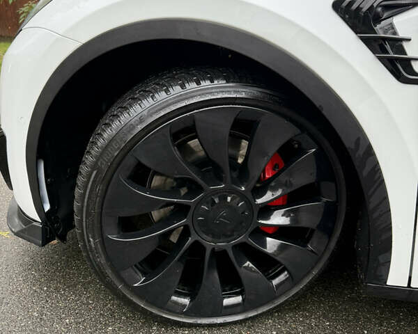 Белый Тесла Model Y, объемом двигателя 0 л и пробегом 62 тыс. км за 28500 $, фото 10 на Automoto.ua
