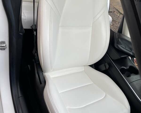 Білий Тесла Model Y, об'ємом двигуна 0 л та пробігом 21 тис. км за 19000 $, фото 58 на Automoto.ua