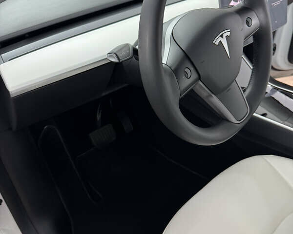 Белый Тесла Model Y, объемом двигателя 0 л и пробегом 120 тыс. км за 20500 $, фото 16 на Automoto.ua