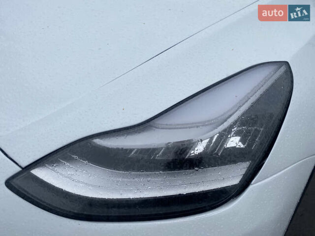 Білий Тесла Model Y, об'ємом двигуна 0 л та пробігом 70 тис. км за 24500 $, фото 35 на Automoto.ua