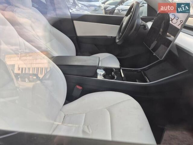 Белый Тесла Model Y, объемом двигателя 0 л и пробегом 185 тыс. км за 16900 $, фото 4 на Automoto.ua