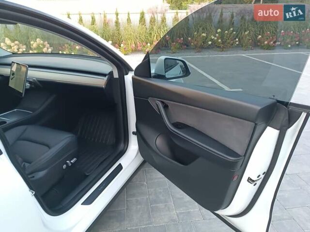 Белый Тесла Model Y, объемом двигателя 0 л и пробегом 128 тыс. км за 19600 $, фото 13 на Automoto.ua