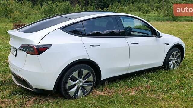 Белый Тесла Model Y, объемом двигателя 0 л и пробегом 60 тыс. км за 25999 $, фото 6 на Automoto.ua