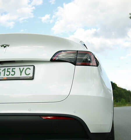 Білий Тесла Model Y, об'ємом двигуна 0 л та пробігом 63 тис. км за 24700 $, фото 5 на Automoto.ua