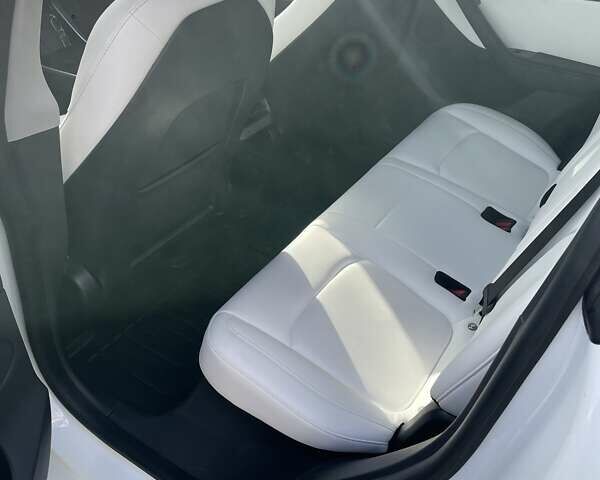 Белый Тесла Model Y, объемом двигателя 0 л и пробегом 65 тыс. км за 32000 $, фото 6 на Automoto.ua