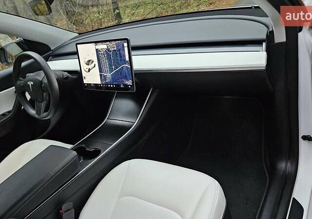 Белый Тесла Model Y, объемом двигателя 0 л и пробегом 71 тыс. км за 27900 $, фото 16 на Automoto.ua