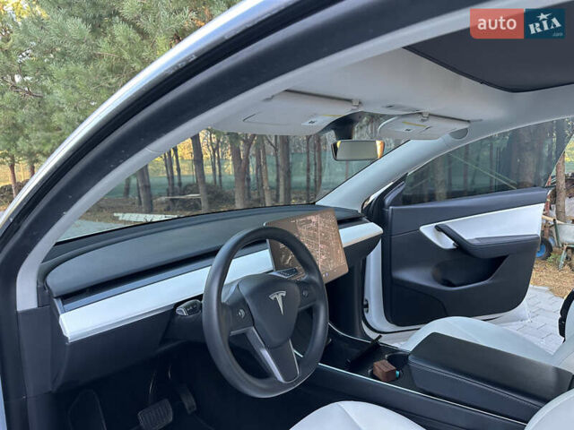 Белый Тесла Model Y, объемом двигателя 0 л и пробегом 118 тыс. км за 21700 $, фото 42 на Automoto.ua