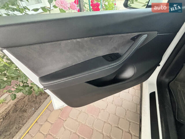 Белый Тесла Model Y, объемом двигателя 0 л и пробегом 107 тыс. км за 22000 $, фото 14 на Automoto.ua