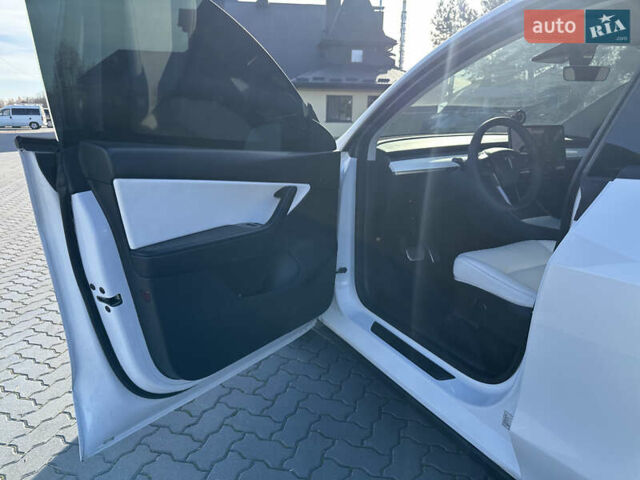 Белый Тесла Model Y, объемом двигателя 0 л и пробегом 85 тыс. км за 22900 $, фото 18 на Automoto.ua