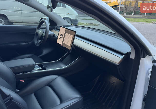 Білий Тесла Model Y, об'ємом двигуна 0 л та пробігом 187 тис. км за 18900 $, фото 27 на Automoto.ua