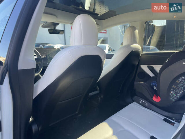 Белый Тесла Model Y, объемом двигателя 0 л и пробегом 158 тыс. км за 26000 $, фото 5 на Automoto.ua