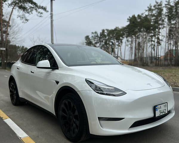 Белый Тесла Model Y, объемом двигателя 0 л и пробегом 39 тыс. км за 31500 $, фото 2 на Automoto.ua