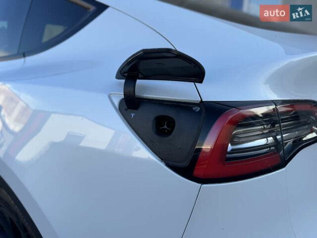 Белый Тесла Model Y, объемом двигателя 0 л и пробегом 110 тыс. км за 21500 $, фото 13 на Automoto.ua