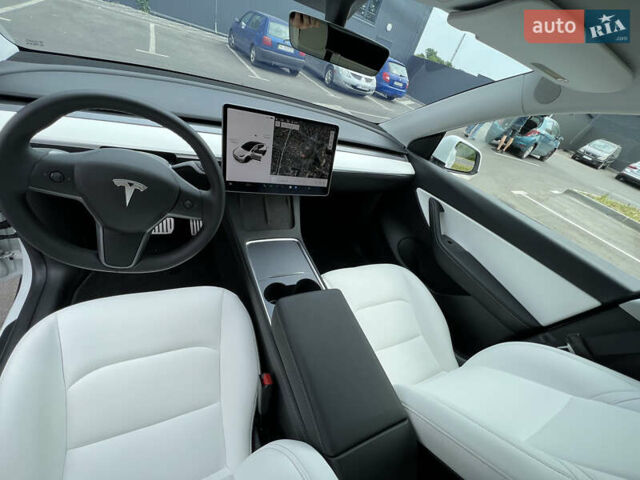 Белый Тесла Model Y, объемом двигателя 0 л и пробегом 23 тыс. км за 44000 $, фото 15 на Automoto.ua