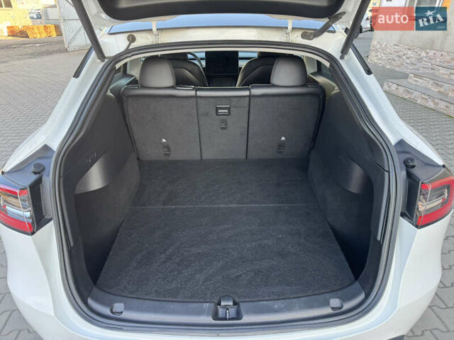 Белый Тесла Model Y, объемом двигателя 0 л и пробегом 110 тыс. км за 21500 $, фото 35 на Automoto.ua