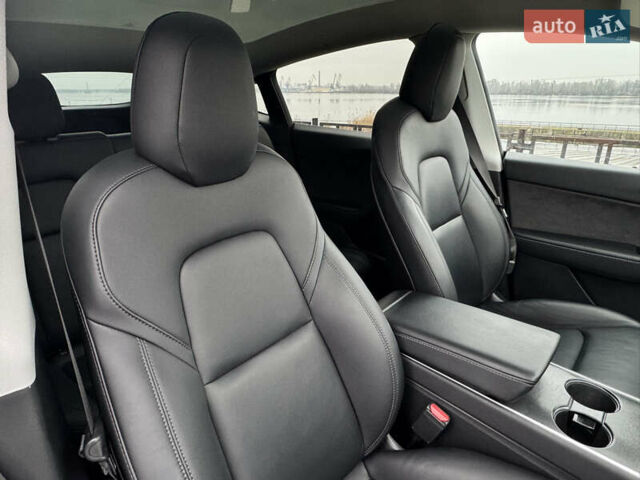 Белый Тесла Model Y, объемом двигателя 0 л и пробегом 77 тыс. км за 25000 $, фото 9 на Automoto.ua