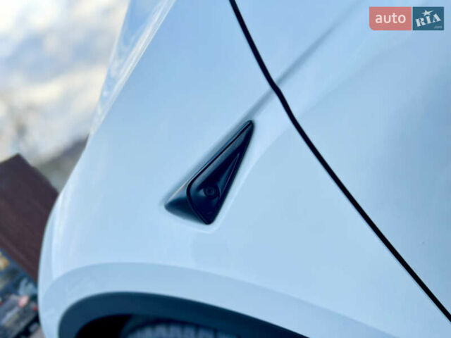 Белый Тесла Model Y, объемом двигателя 0 л и пробегом 57 тыс. км за 28500 $, фото 57 на Automoto.ua