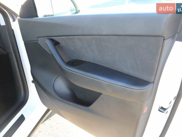 Белый Тесла Model Y, объемом двигателя 0 л и пробегом 162 тыс. км за 22500 $, фото 52 на Automoto.ua