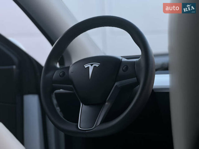 Белый Тесла Model Y, объемом двигателя 0 л и пробегом 55 тыс. км за 23490 $, фото 19 на Automoto.ua