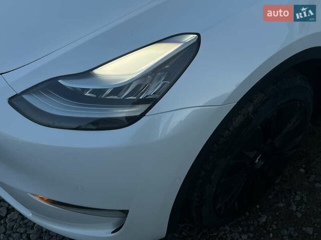 Белый Тесла Model Y, объемом двигателя 0 л и пробегом 55 тыс. км за 23490 $, фото 16 на Automoto.ua