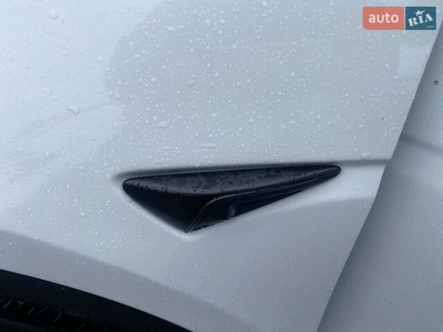 Білий Тесла Model Y, об'ємом двигуна 0 л та пробігом 70 тис. км за 24500 $, фото 25 на Automoto.ua