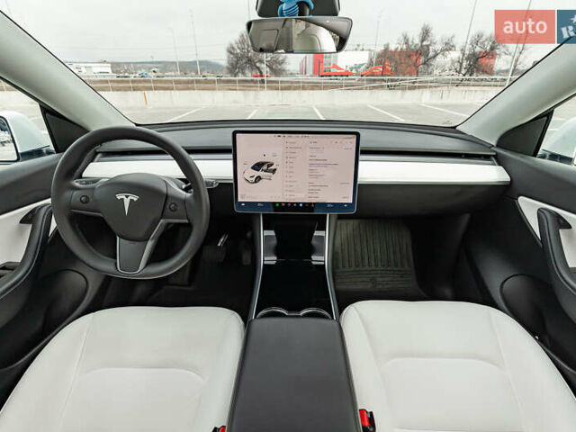 Белый Тесла Model Y, объемом двигателя 0 л и пробегом 17 тыс. км за 53900 $, фото 9 на Automoto.ua