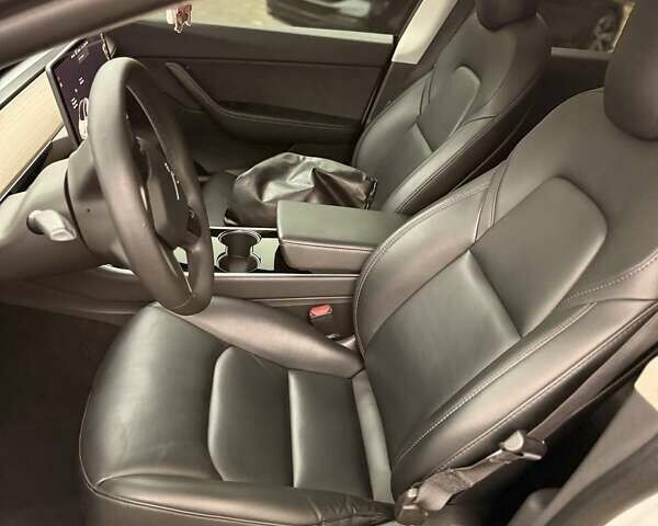 Белый Тесла Model Y, объемом двигателя 0 л и пробегом 28 тыс. км за 26300 $, фото 8 на Automoto.ua