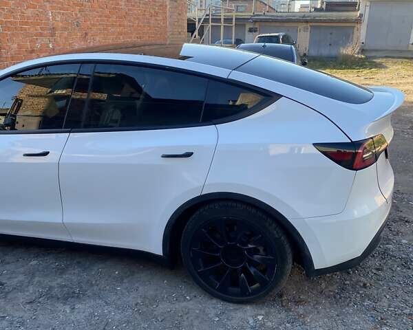 Белый Тесла Model Y, объемом двигателя 0 л и пробегом 21 тыс. км за 19500 $, фото 1 на Automoto.ua