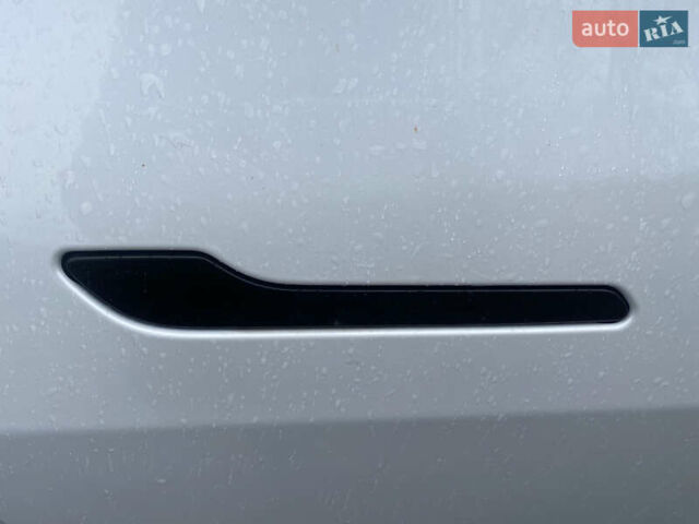 Білий Тесла Model Y, об'ємом двигуна 0 л та пробігом 70 тис. км за 24500 $, фото 21 на Automoto.ua