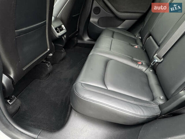 Белый Тесла Model Y, объемом двигателя 0 л и пробегом 77 тыс. км за 25000 $, фото 25 на Automoto.ua