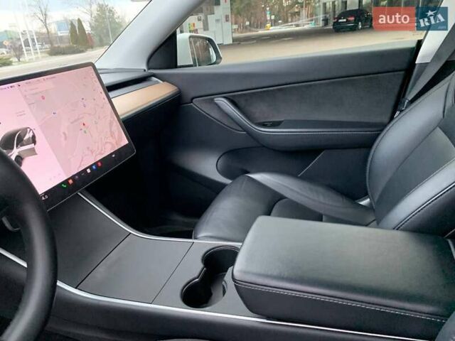 Белый Тесла Model Y, объемом двигателя 0 л и пробегом 90 тыс. км за 22000 $, фото 12 на Automoto.ua