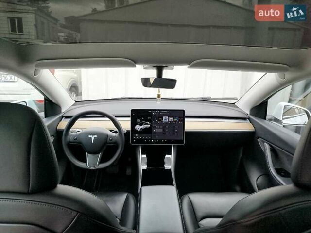 Белый Тесла Model Y, объемом двигателя 0 л и пробегом 98 тыс. км за 23900 $, фото 19 на Automoto.ua