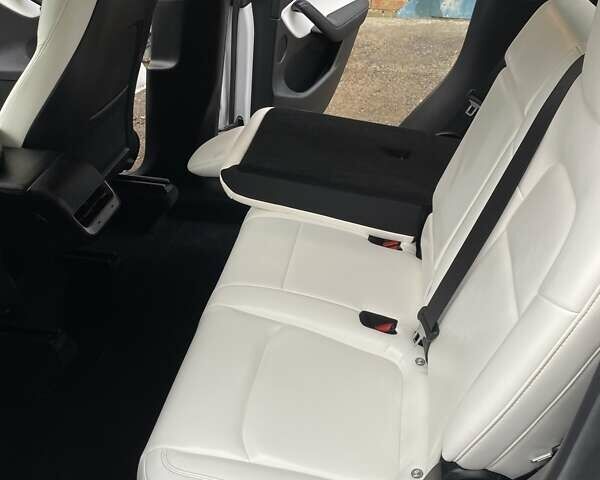Білий Тесла Model Y, об'ємом двигуна 0 л та пробігом 21 тис. км за 19000 $, фото 62 на Automoto.ua