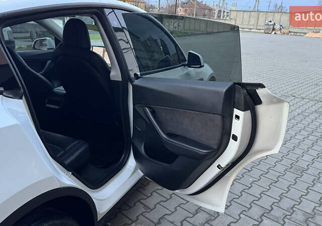 Білий Тесла Model Y, об'ємом двигуна 0 л та пробігом 187 тис. км за 18900 $, фото 29 на Automoto.ua