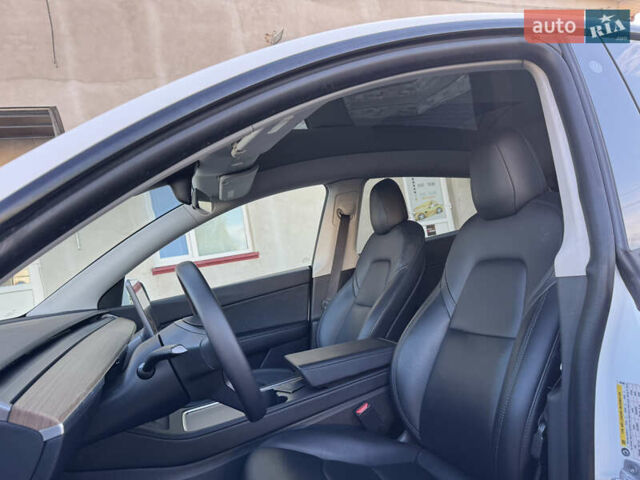 Белый Тесла Model Y, объемом двигателя 0 л и пробегом 110 тыс. км за 21500 $, фото 18 на Automoto.ua