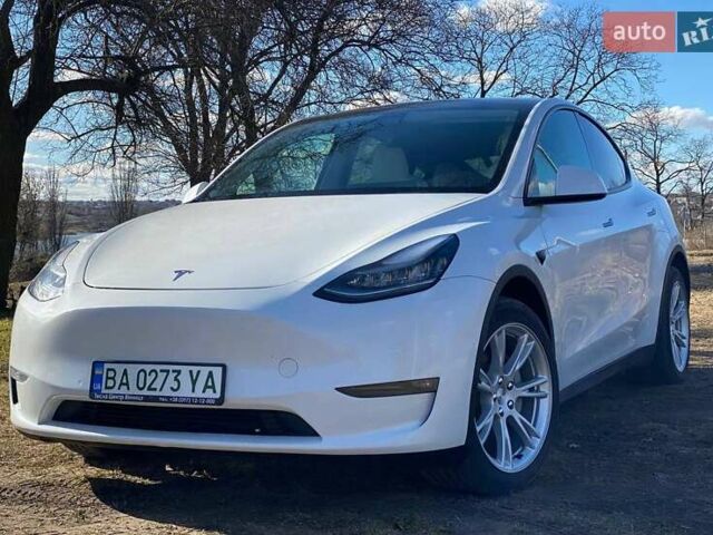 Белый Тесла Model Y, объемом двигателя 0 л и пробегом 30 тыс. км за 35000 $, фото 2 на Automoto.ua