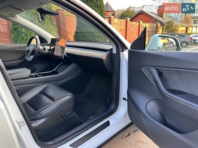 Белый Тесла Model Y, объемом двигателя 0 л и пробегом 110 тыс. км за 21700 $, фото 17 на Automoto.ua