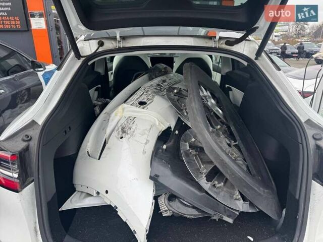 Белый Тесла Model Y, объемом двигателя 0 л и пробегом 98 тыс. км за 15000 $, фото 11 на Automoto.ua