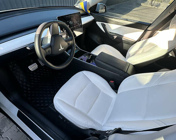 Білий Тесла Model Y, об'ємом двигуна 0 л та пробігом 140 тис. км за 22500 $, фото 8 на Automoto.ua