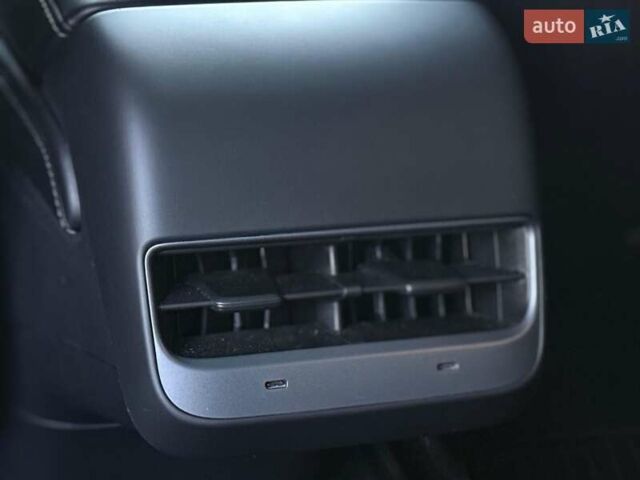 Белый Тесла Model Y, объемом двигателя 0 л и пробегом 132 тыс. км за 20800 $, фото 86 на Automoto.ua