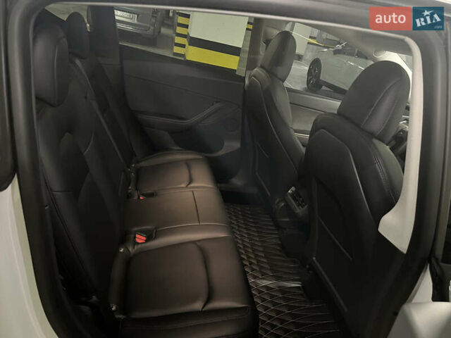 Белый Тесла Model Y, объемом двигателя 0 л и пробегом 37 тыс. км за 25500 $, фото 11 на Automoto.ua
