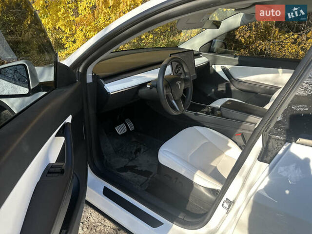 Белый Тесла Model Y, объемом двигателя 0 л и пробегом 71 тыс. км за 23400 $, фото 9 на Automoto.ua