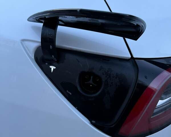 Белый Тесла Model Y, объемом двигателя 0 л и пробегом 132 тыс. км за 20800 $, фото 111 на Automoto.ua