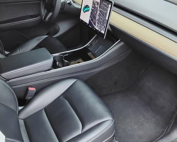 Белый Тесла Model Y, объемом двигателя 0 л и пробегом 67 тыс. км за 19999 $, фото 5 на Automoto.ua