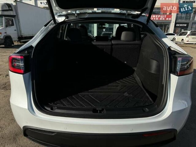 Белый Тесла Model Y, объемом двигателя 0 л и пробегом 30 тыс. км за 23500 $, фото 3 на Automoto.ua