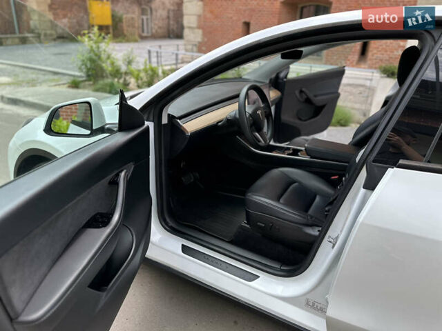 Белый Тесла Model Y, объемом двигателя 0 л и пробегом 53 тыс. км за 23500 $, фото 40 на Automoto.ua