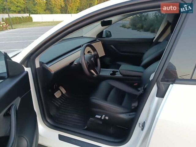 Белый Тесла Model Y, объемом двигателя 0 л и пробегом 128 тыс. км за 19600 $, фото 8 на Automoto.ua