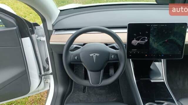 Белый Тесла Model Y, объемом двигателя 0 л и пробегом 60 тыс. км за 25999 $, фото 8 на Automoto.ua