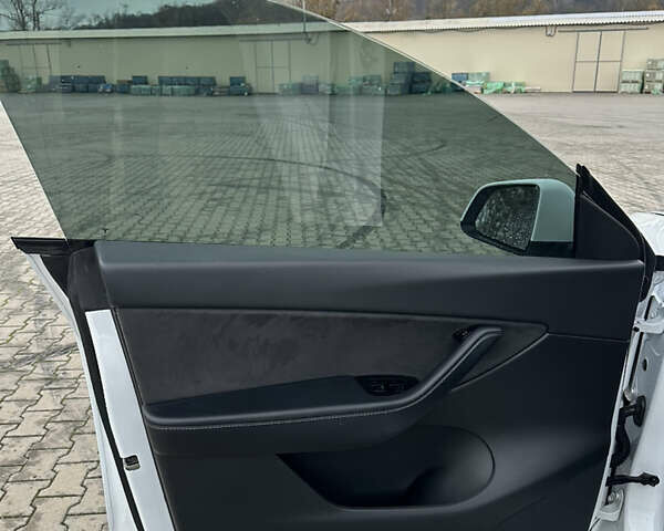 Белый Тесла Model Y, объемом двигателя 0 л и пробегом 85 тыс. км за 22000 $, фото 17 на Automoto.ua